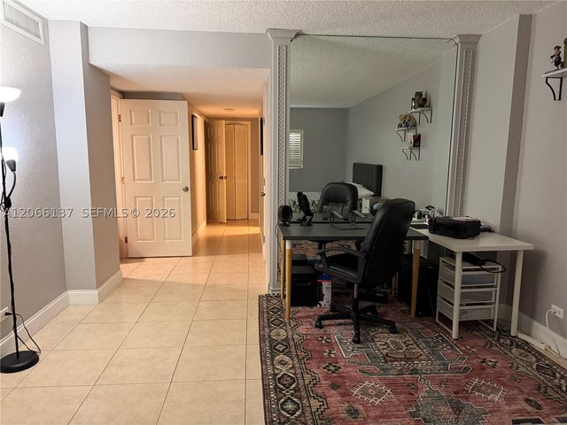800 NE 195th St 211, Miami, FL 33179