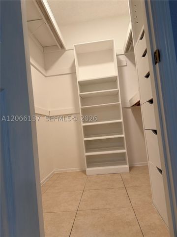800 NE 195th St 211, Miami, FL 33179