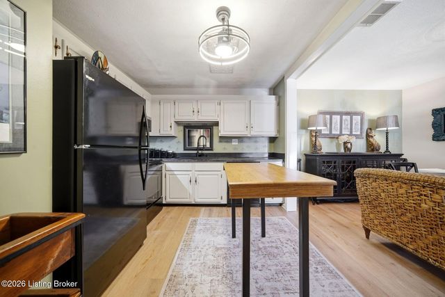 3030 Breckenridge Ln 118, Louisville, KY 40220