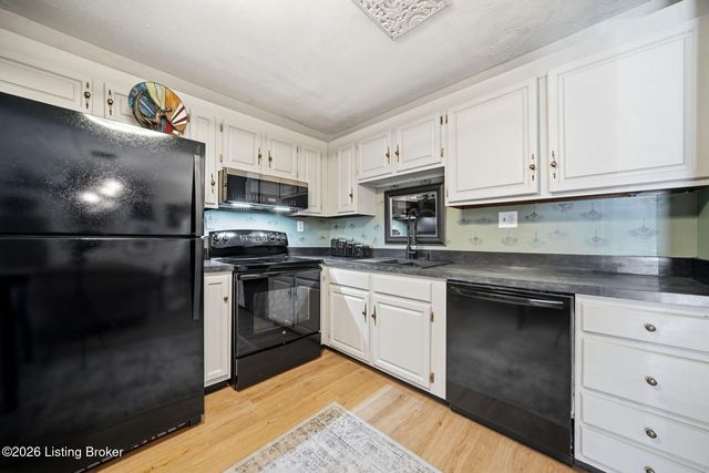 3030 Breckenridge Ln 118, Louisville, KY 40220