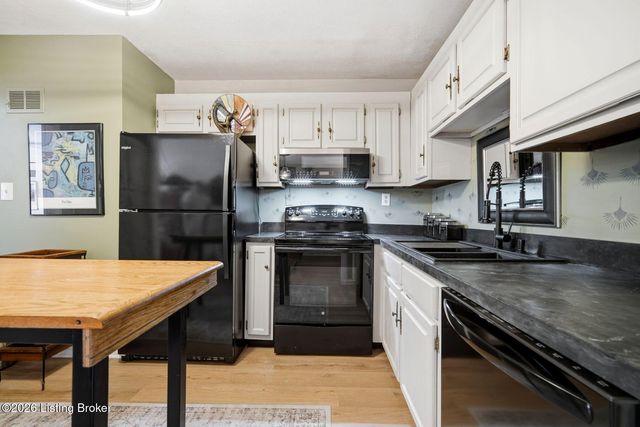 3030 Breckenridge Ln 118, Louisville, KY 40220