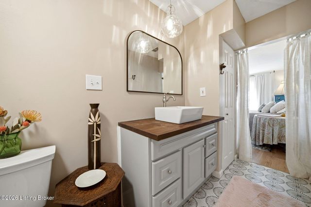 3030 Breckenridge Ln 118, Louisville, KY 40220