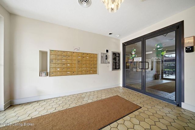 3030 Breckenridge Ln 118, Louisville, KY 40220