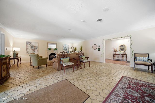 3030 Breckenridge Ln 118, Louisville, KY 40220