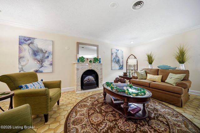 3030 Breckenridge Ln 118, Louisville, KY 40220