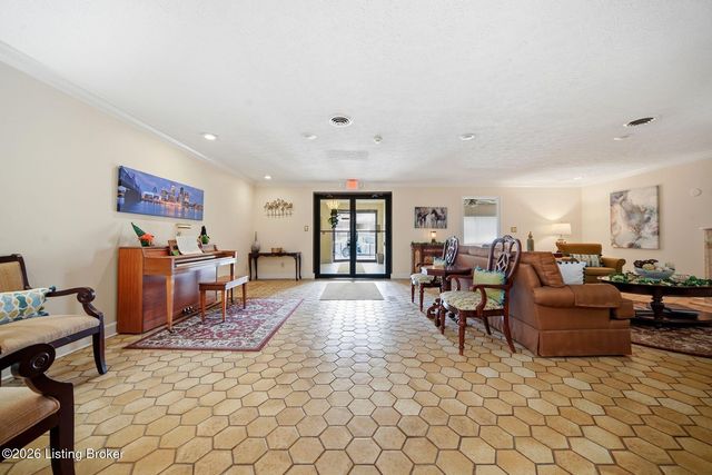 3030 Breckenridge Ln 118, Louisville, KY 40220