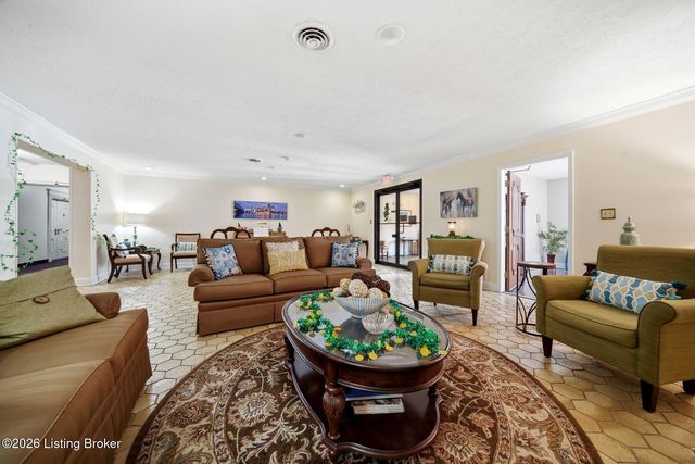 3030 Breckenridge Ln 118, Louisville, KY 40220