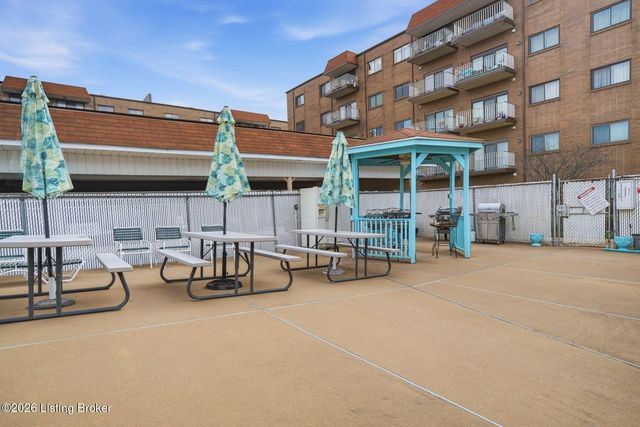 3030 Breckenridge Ln 118, Louisville, KY 40220