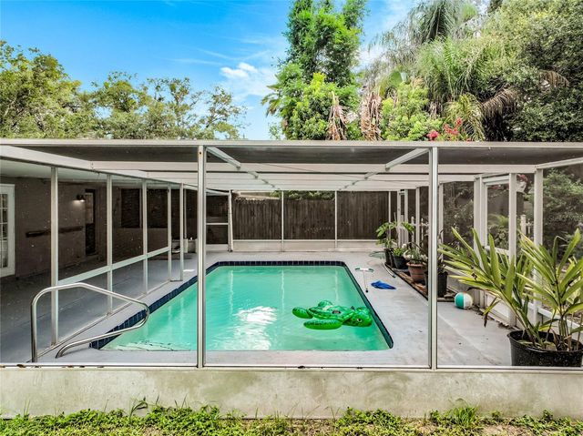 300 PINECREST ROAD, Mount Dora, FL 32757