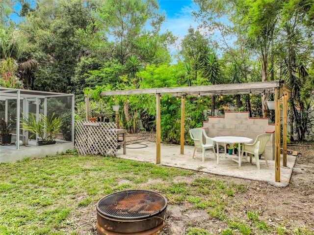 300 PINECREST ROAD, Mount Dora, FL 32757