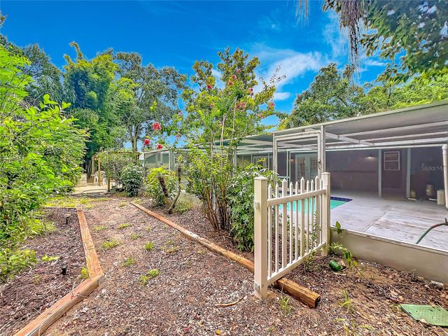 300 PINECREST ROAD, Mount Dora, FL 32757