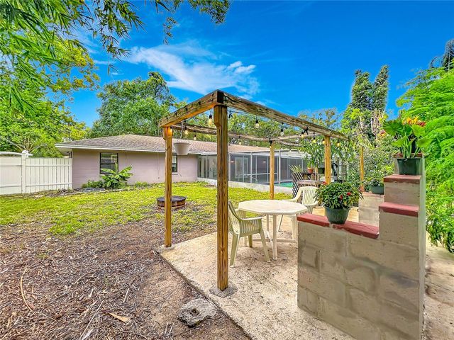 300 PINECREST ROAD, Mount Dora, FL 32757
