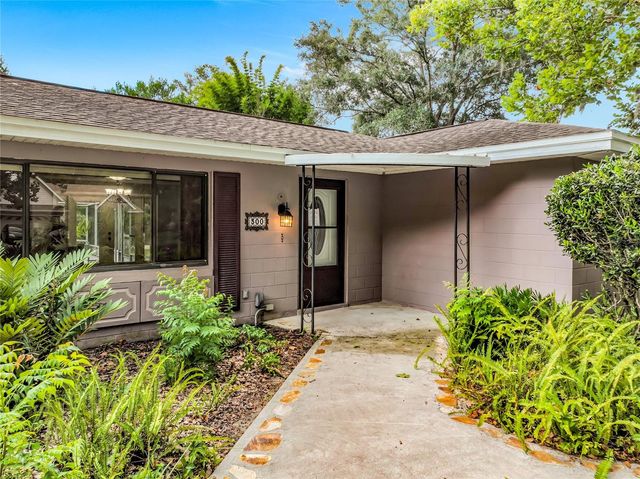 300 PINECREST ROAD, Mount Dora, FL 32757