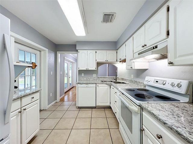 300 PINECREST ROAD, Mount Dora, FL 32757