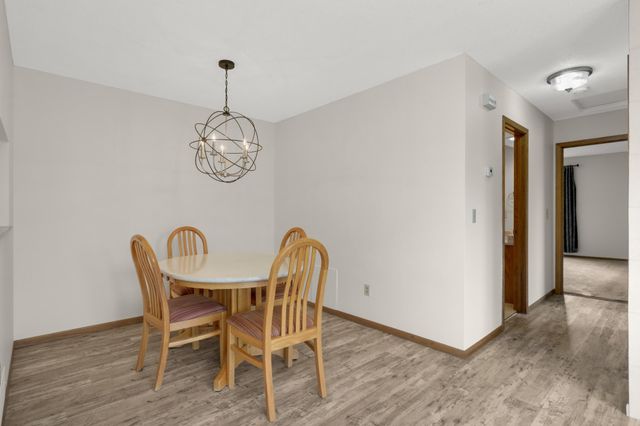 7580 13th Street N, Oakdale, MN 55128