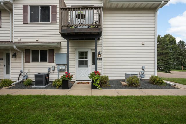 7580 13th Street N, Oakdale, MN 55128
