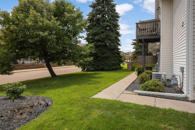 7580 13th Street N, Oakdale, MN 55128