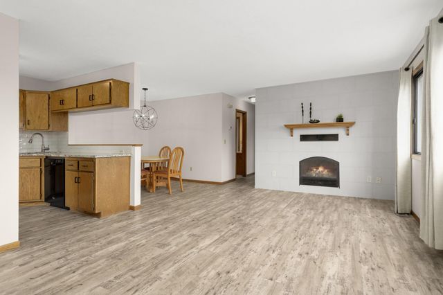 7580 13th Street N, Oakdale, MN 55128