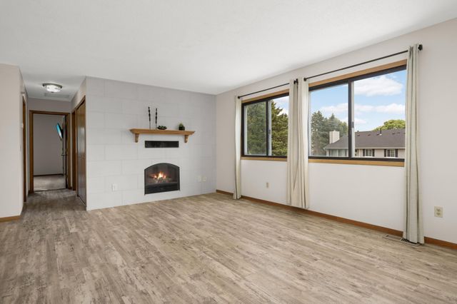 7580 13th Street N, Oakdale, MN 55128