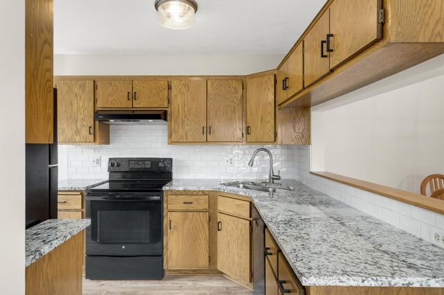 7580 13th Street N, Oakdale, MN 55128