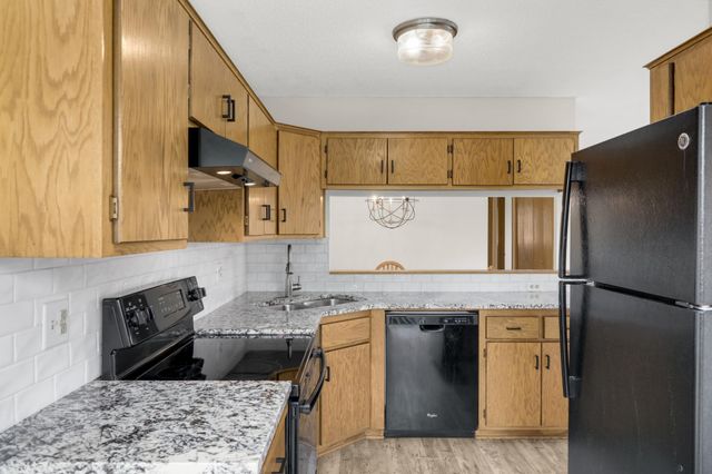 7580 13th Street N, Oakdale, MN 55128