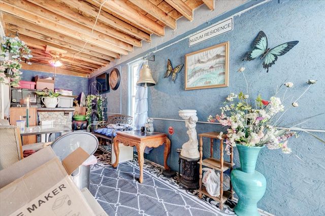 300 Hughes Avenue, Des Moines, IA 50315