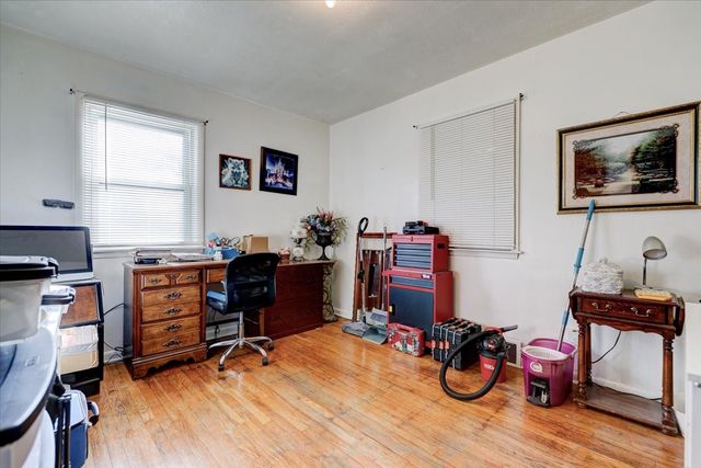 300 Hughes Avenue, Des Moines, IA 50315