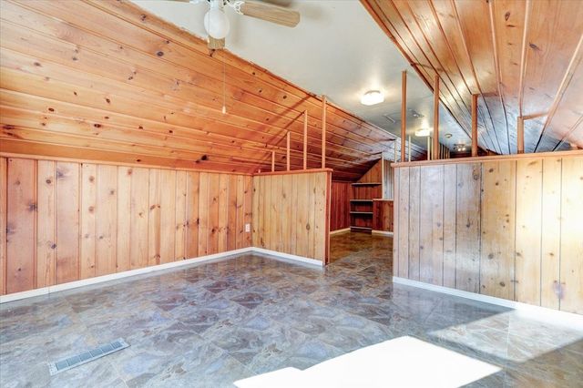 300 Hughes Avenue, Des Moines, IA 50315