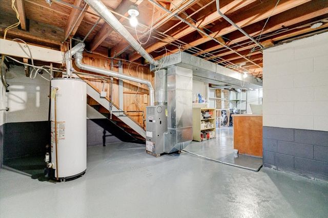 300 Hughes Avenue, Des Moines, IA 50315