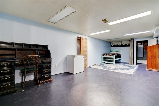 300 Hughes Avenue, Des Moines, IA 50315