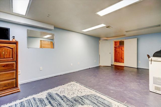 300 Hughes Avenue, Des Moines, IA 50315