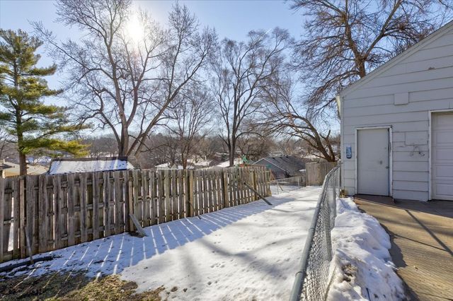 300 Hughes Avenue, Des Moines, IA 50315