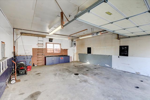 300 Hughes Avenue, Des Moines, IA 50315