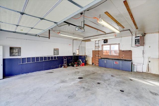 300 Hughes Avenue, Des Moines, IA 50315