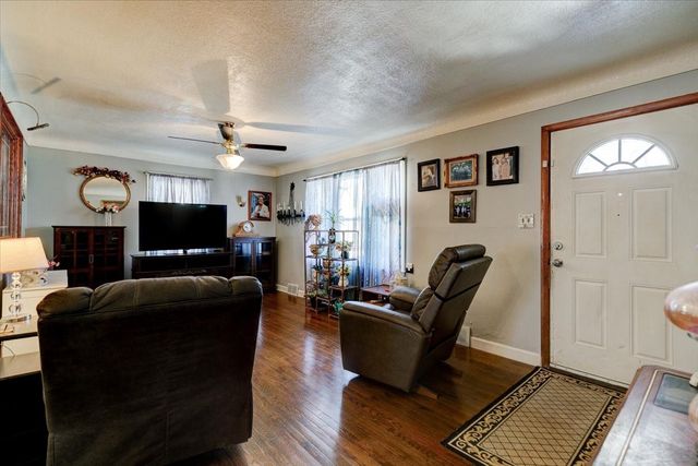 300 Hughes Avenue, Des Moines, IA 50315