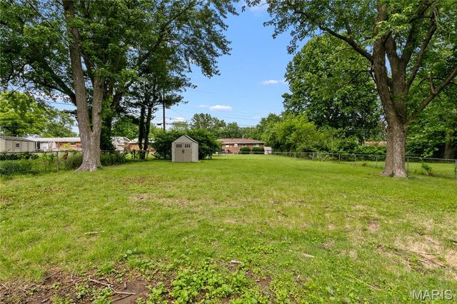 1525 Layven Avenue, Florissant, MO 63031