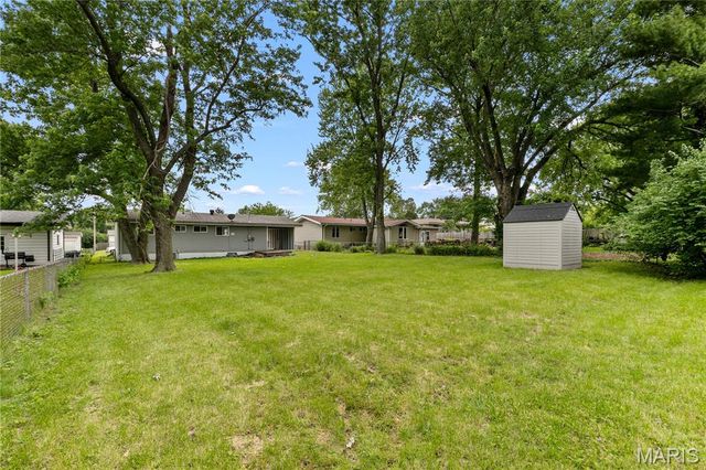 1525 Layven Avenue, Florissant, MO 63031
