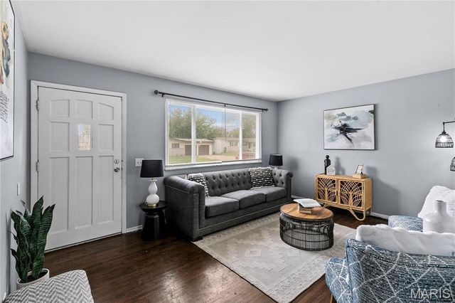 1525 Layven Avenue, Florissant, MO 63031