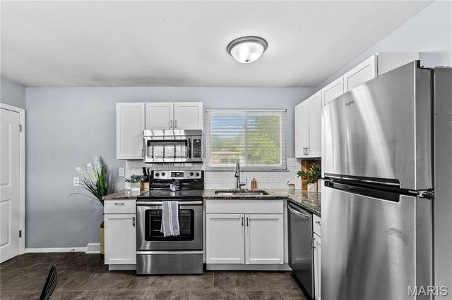 1525 Layven Avenue, Florissant, MO 63031