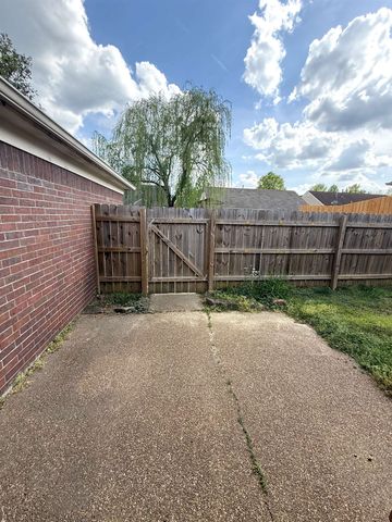 6893 CENTURY OAKS DR, Unincorporated, TN 38018