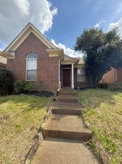 6893 CENTURY OAKS DR, Unincorporated, TN 38018