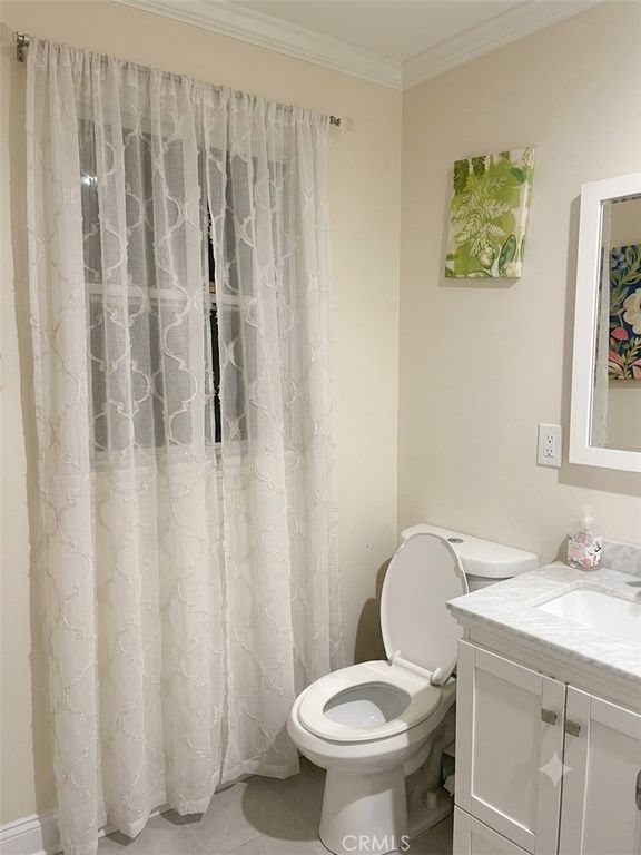 Image 11 of property listing at 8502 Noble Avenue, North Hills, CA 91343