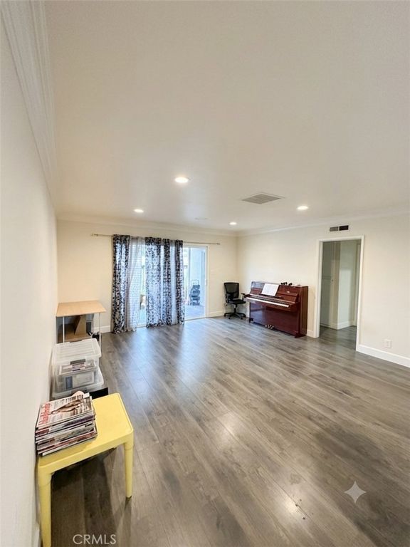 Image 3 of property listing at 8502 Noble Avenue, North Hills, CA 91343