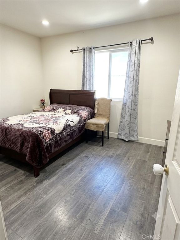Image 4 of property listing at 8502 Noble Avenue, North Hills, CA 91343