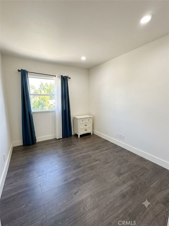 Image 5 of property listing at 8502 Noble Avenue, North Hills, CA 91343