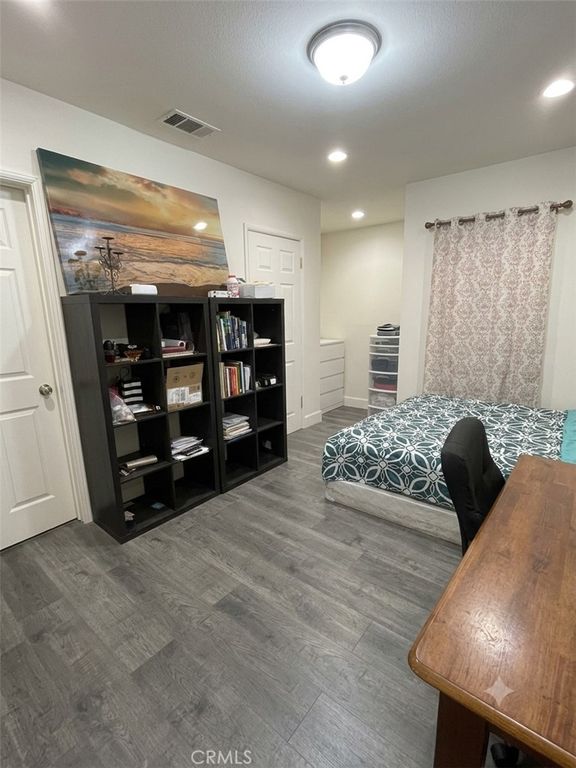 Image 8 of property listing at 8502 Noble Avenue, North Hills, CA 91343