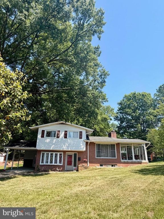 25 PANORAMA DR, Oxon Hill, MD 20745