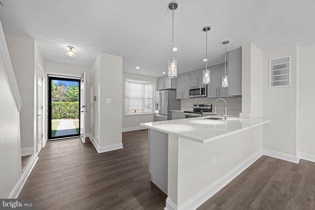 122 COURTLAND WOODS CIR, Pikesville, MD 21208