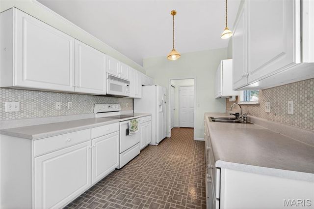 520 Woodview Meadows Court, Wentzville, MO 63385
