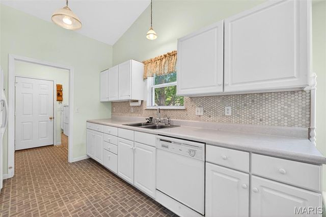 520 Woodview Meadows Court, Wentzville, MO 63385